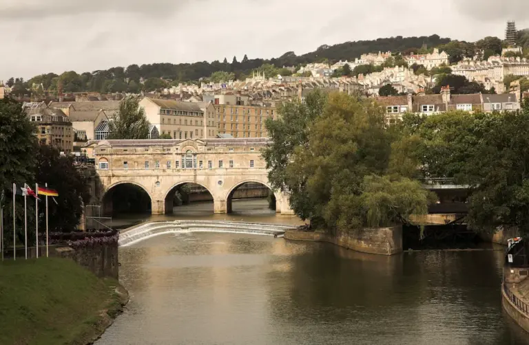 bath city pulteney bridge view